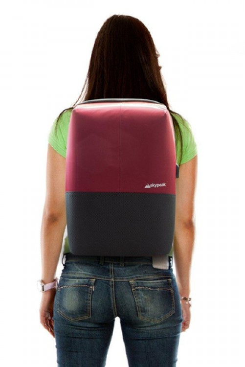 Mochila Skypeak BTS-115PO Tamaño Max de Pantalla 15.6", Color Negro, Rojo